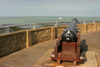 Margate, Kent, South East England: old cannon and Margate Bay - photo by I.Middleton