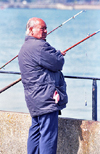 England (UK) - Dover (Kent): local man fishing - angler - photo by J.Banks