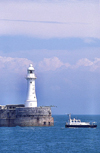 England (UK) - Dover (Kent): lighthouse and breakwater - photo by J.Banks