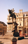 Leeds / LBA, West Yorkshire), England: liberty under a medieval knight - The Black Prince - City Square - photo by M.Torres
