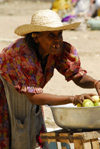 Eritrea - Keren, Anseba region: an old woman selling fruit at the market - photo by E.Petitalot