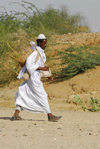 Eritrea - Hagaz, Anseba region - Tigrinya man walking in the desert - Tigray-Tigrinya people - photo by E.Petitalot