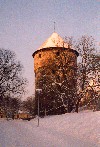 Estonia - Tallinn: defences - Kiek in de Kk, or Peep into the Kitchen tower, Komandandi 2 - on Harjumgi, off Vabaduse Square - Toompea - winter view - snow (photo by M.Torres)