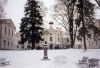 Estonia - Tartu: dressed in white - photo by M.Torres