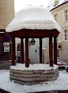 Estonia - Tallinn: frozen well -  kaev - Cat's Well - corner of Rataskaevu and Dunkri in the Old Town (photo by M.Torres)