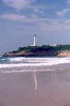 Biarritz: the lighthouse and the beach (photo by Miguel Torres)