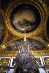 Versailles, Yvelines dpartement, France: Palace of Versailles / Chteau de Versailles - Hall of Mirrors - chandelier and ceiling paintings celebrating the the reign of Louis XIV, Sun King - photo by Y.Baby