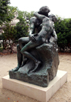 France - Paris: sculpture 'The kiss' by Rodin - Jardin des Tuileries - photo by K.White