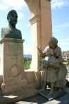 France - Grasse (Alpes Maritimes): Leon Chiris monument (photo by C.Blam)