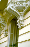 France - Nice: detail - balcony detail - ornamental bracket - modillion - architecture (photo by F.Rigaud)