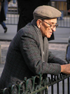 France - Paris: old man with hat (photo by J.Kaman)