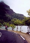 French Polynesia - Bora Bora / Pora-Pora / BOB (Society islands, iles sous le vent): cycling on the circular road (photo by K.Pajta)