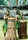 French Polynesia - Nuku Hiva island - Marquesas: Tohua Hikokua - drumers (photo by G.Frysinger)