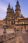 Galicia / Galiza - Santiago de Compostela - A Corua province: the cathedral of Santiago de Compostela in Praza do Obradorio - photo by S.Dona'