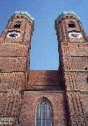 Germany - Bavaria - Munich / Mnchen: the almost twin towers of Our Lady's Church - Die Frauenkirche ist das architektonishe Wahrxeichen der Stadt (photo by M.Torres)