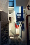 Greek islands - Mykonos (Hora)/ Mikonos / JMK: narrow alley (photo by Nick Axelis)