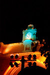 Guatemala - Antigua Guatemala: Santa Catalina arch, connecting two parts of old Convent - noturnal / Arco de Santa Catalina en Antigua Guatemala - photo by H.Roldn