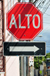 Ciudad de Guatemala / Guatemala city: stop sign in Spanish - 'Alto' - 13a Calle - photo by M.Torres
