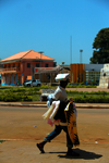 Guinea Bissau / Guin Bissau - Bissau, Bissau Region: man selling clothes, everyday life / Homem caminhando a vender panos, vida quotidiana - photo by R.V.Lopes