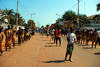 Bissau, Guinea Bissau / Guin Bissau: Amlcar Cabral Avenue, Carnival, parade / Avenida Amilcar Cabral, carnaval, desfile - photo by R.V.Lopes