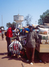 Bissau / BXO: market - selling matresses / mercado - vendedor de colches