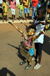 Bissau, Guinea Bissau / Guin Bissau: Amlcar Cabral Avenue, Carnival, parade, child, Viva o Carnaval 2013/ Avenida Amilcar Cabral, Carnaval, desfile, criana, viva o carnaval 2013 - photo by R.V.Lopes
