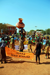Bissau, Guinea Bissau / Guin Bissau: Amlcar Cabral Avenue, Carnival, parade / Avenida Amilcar Cabral, Carnaval, desfile - photo by R.V.Lopes