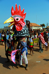Bissau, Guinea Bissau / Guin Bissau: 3 de Agosto Avenue, Carnival, parade, mask of a chicken / Avenida do 3 de Agosto, Carnaval, desfile, mscara de uma galinha - photo by R.V.Lopes