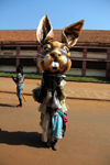 Bissau, Guinea Bissau / Guin Bissau: 3 de Agosto Avenue, Carnival, parade, mask of a rabbit / Avenida do 3 de Agosto, Carnaval, desfile, mscara de um coelho - photo by R.V.Lopes