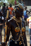 Bissau, Guinea Bissau / Guin Bissau: 3 de Agosto Avenue, Carnival, parade, woman / Avenida do 3 de Agosto, Carnaval, desfile, mulher - photo by R.V.Lopes