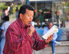 Tegucigalpa, Honduras: Parque Central - Plaza Morazn - preacher reading from the Bible - photo by M.Torres