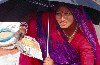 India - New Delhi: midday heat - woman under an umbrella (photo by Francisca Rigaud)