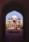 India - New Delhi: entering Humayun's tomb - Unesco world heritage (photo by Francisca Rigaud)