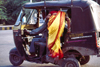 Agra (Uttar Pradesh) / AGR: boarding an auto-rickshaw / tuk-tuk (photo by Francisca Rigaud)