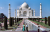 India - Agra (Uttar Pradesh) / AGR: Taj Mahal - classical view (photo by Francisca Rigaud)