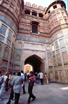 India - Agra (Uttar Pradesh) / AGR: the fort - ramparts (photo by Francisca Rigaud)