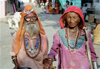 India - Pushkar, Rajasthan: ascetic couple - photo by J.Kaman