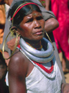 Orissa: woman of the Kondh tribe with typical jewels and clothes - photo by E.Petitalot