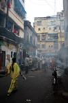 India - West Bengal - Calcutta: alley - photo by M.Wright
