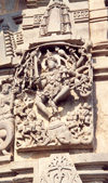 India - Belur: stone carving - Hoysala splendour - Shiva - art - religion - Hinduism (photo by Miguel Torres)