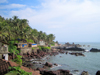 Goa, India: rocky shore lined by palm-trees and micro 'hotels' - photo by R.Resende