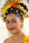 Padangbai, Bali, Indonesia: close-up portrait of young Balinese woman wearing traditional costumes - photo by D.Smith
