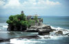Indonesia - Pulau Bali / DPS: Tanah Lot - battered by the waves - rock formation and Pura Tanah Lot Hindu temple - village of Beraban in the Tabanan Regency - photo by Mona Sturges