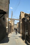 Iran - Shiraz: narrow alley - photo by M.Torres