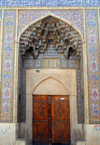 Iran - Shiraz: gate on LotfAli Khan-e Zand Street - photo by M.Torres
