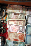Iran - Shiraz: Mohammad Reza Pahlavi, Shah of Iran in old Iranian bank notes - shop in the Vakil bazaar - photo by M.Torres