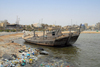 Iran -  Bandar Abbas: rubbish and a dead dhow - waterfront avenue - photo by M.Torres