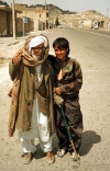 Iran - Zahedan (Baluchistan / Sistan va Baluchestan): support - boy helping an elderly gentleman - photo by J.Kaman