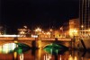 Ireland - Dublin: O'Connell bridge at night  (photo by Pierre Jolivet)