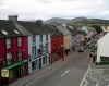 Ireland - Kenmare (county Kerry): main street (photo by R.Wallace)